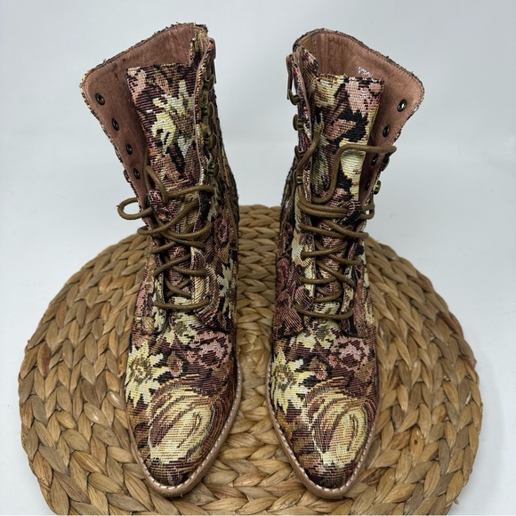 Jeffrey Campbell Women's Elcrom Tapestry Lace Up Heel Bootie Size 7.5 - Picture 7 of 10